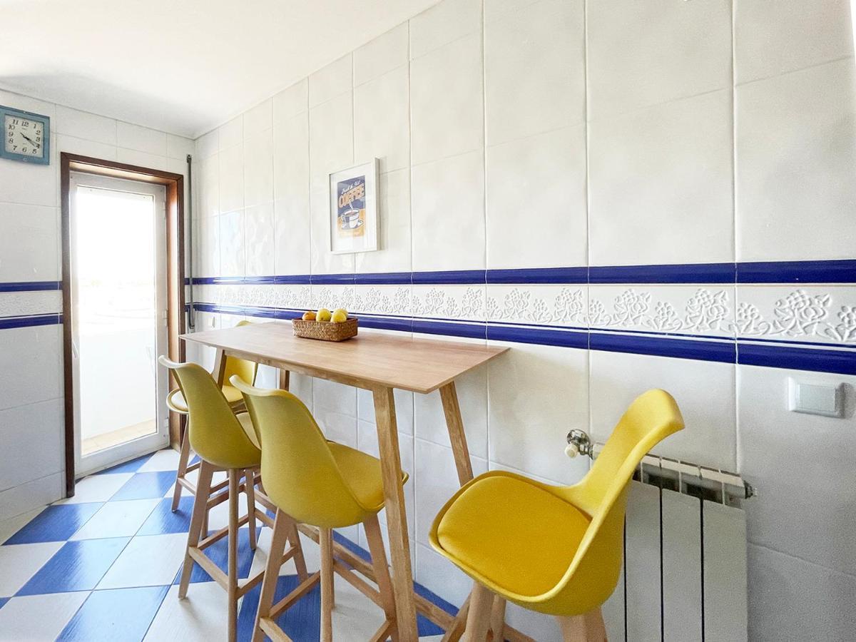 Yellow House Aveiro Smart Tv And Garage Exterior photo