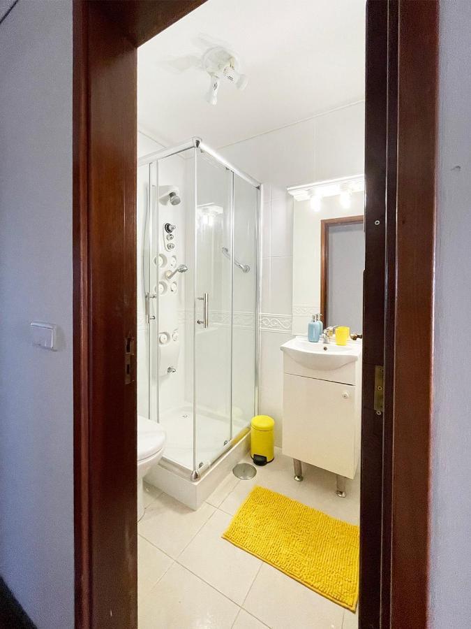 Yellow House Aveiro Smart Tv And Garage Exterior photo
